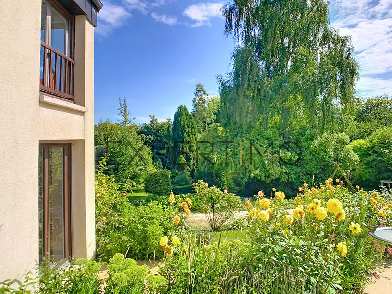 Maison - 218 m² - 9 pièces