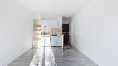 Studio - 30 m² - 1 pièce