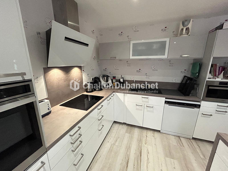 Maison - 140 m² - 5 pièces