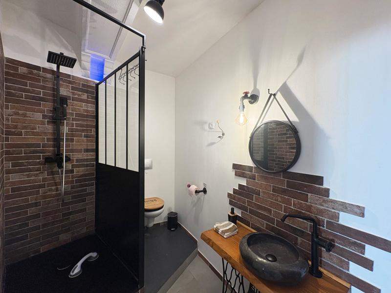 Demeure - 221 m² - 7 pièces