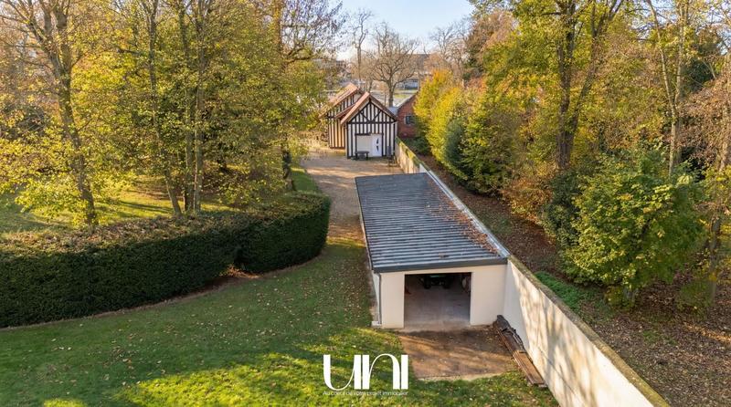 Château - 700 m² - 19 pièces