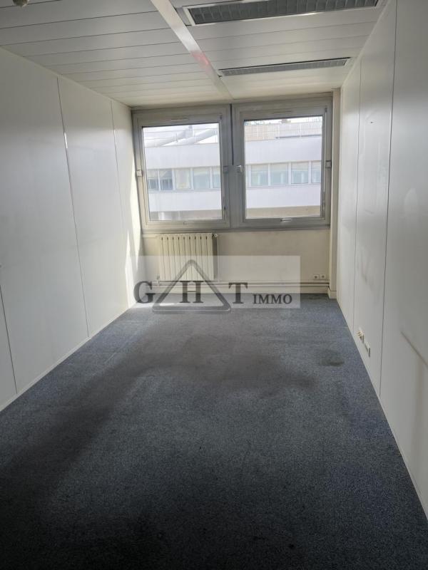 Entrepôt - 1 240 m²