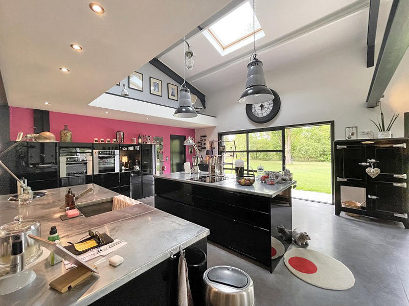 Maison - 300 m² - 7 pièces