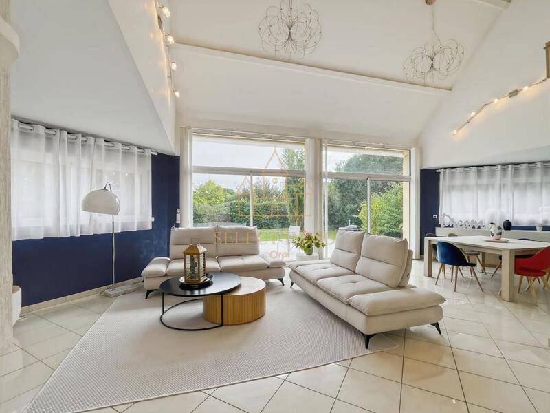 Maison - 260 m² - 9 pièces