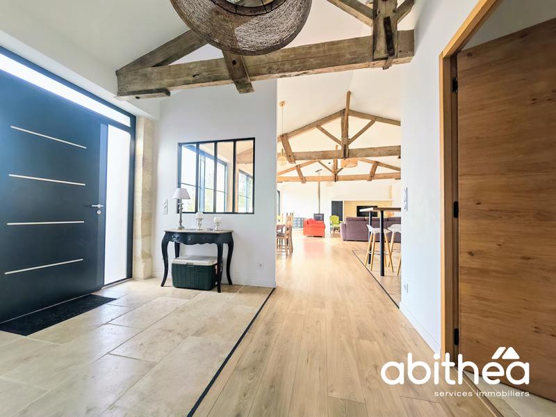 Maison - 250 m² - 6 pièces