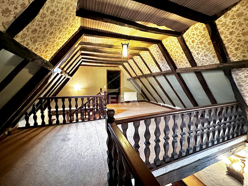 Maison - 414 m² - 9 pièces