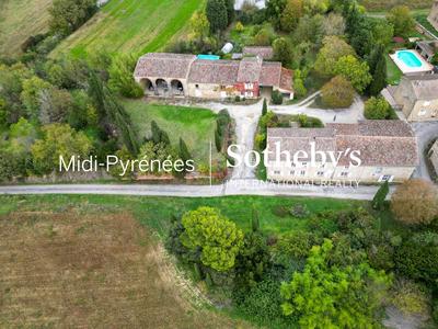 Maison - 393 m² - 10 pièces