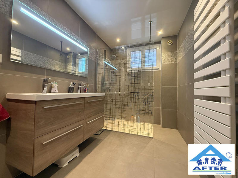 Maison - 187 m² - 9 pièces