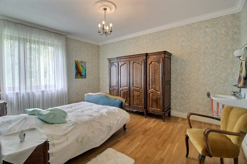 Maison - 222 m² - 8 pièces