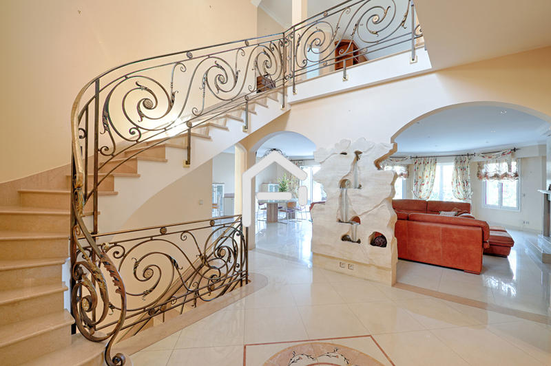 Maison - 450 m² - 10 pièces