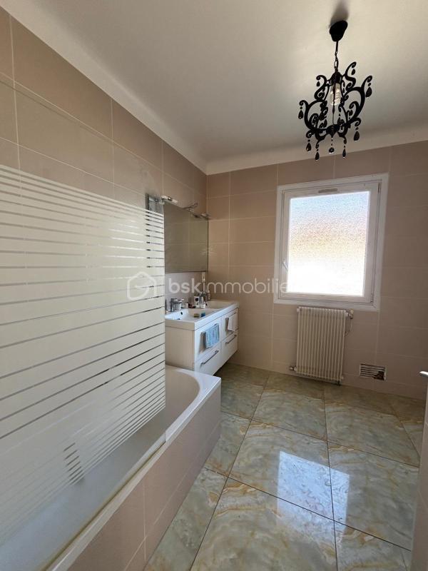 Maison - 183 m² - 7 pièces