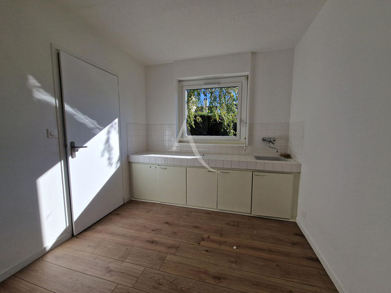 Bureau - 74 m² - 8 pièces