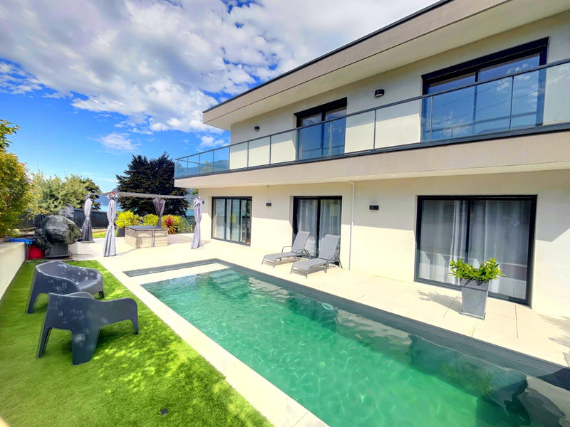 Villa - 215 m² - 9 pièces