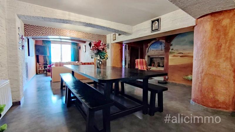 Maison - 300 m² - 6 pièces