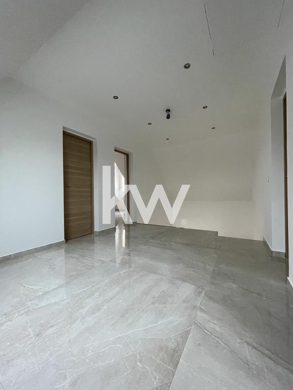 Maison traditionnelle - 165 m² - 6 pièces