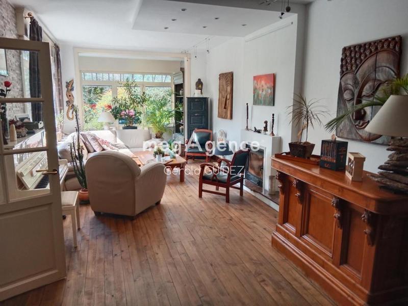 Maison - 230 m² - 11 pièces