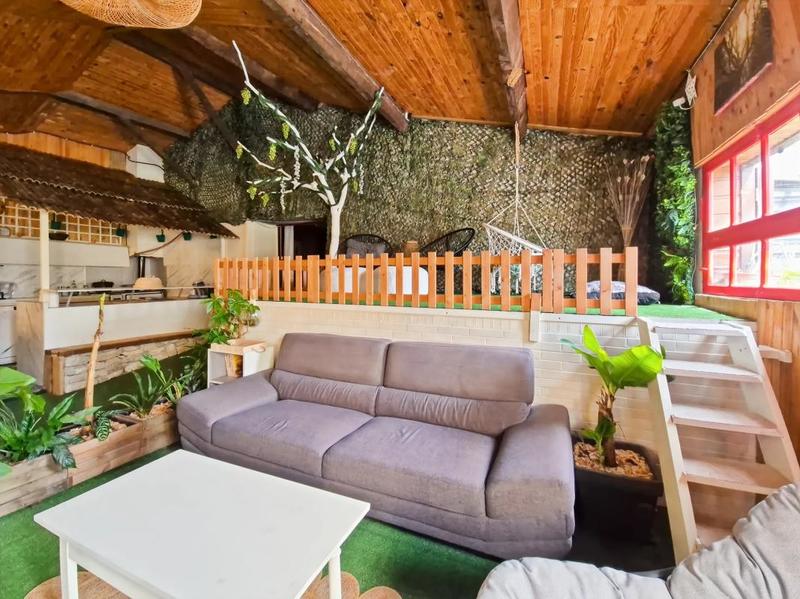 Maison - 230 m² - 6 pièces