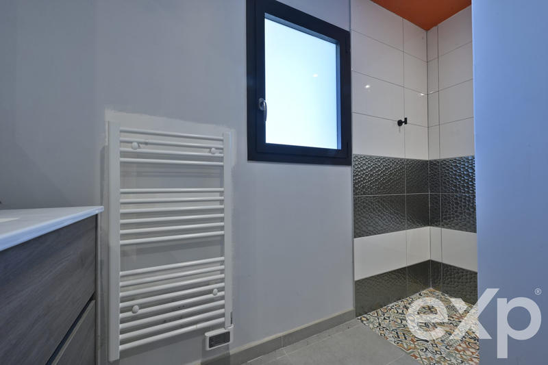 Maison - 202 m² - 5 pièces