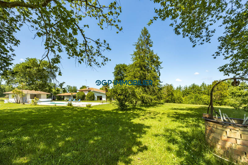 Maison - 214 m² - 6 pièces