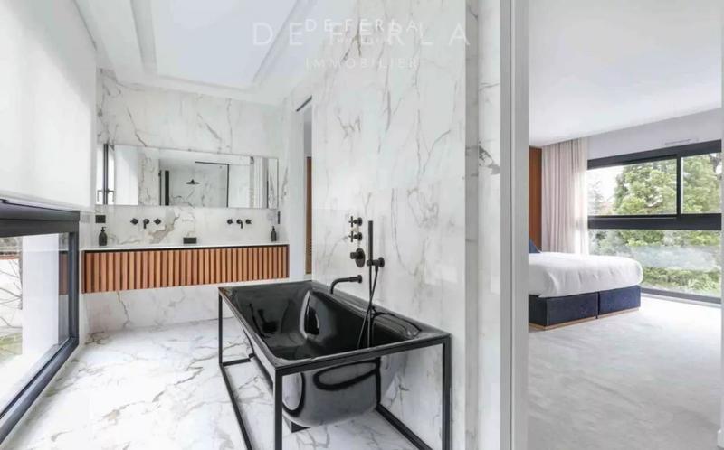 Villa - 380 m² - 8 pièces