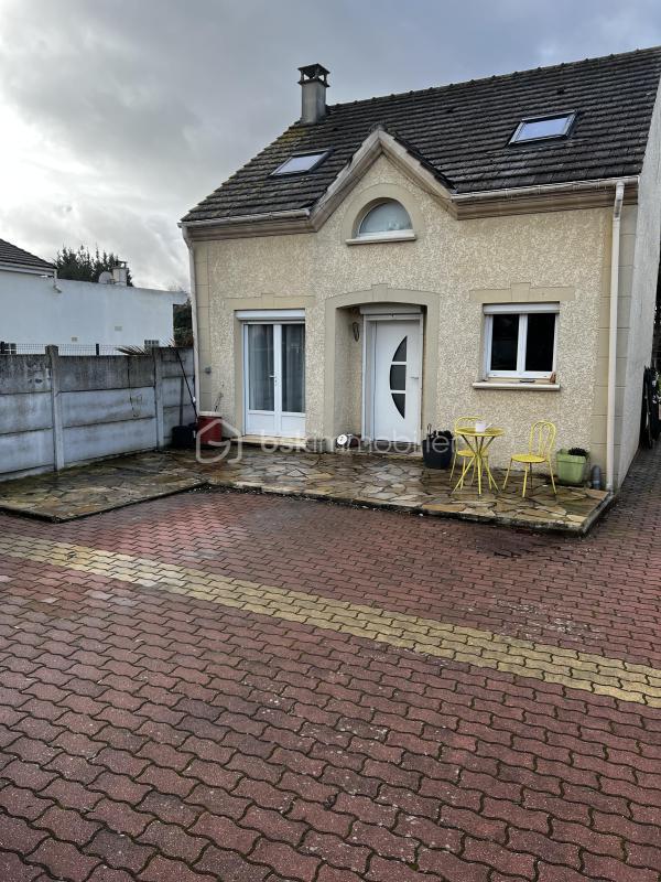 Maison - 90 m² - 4 pièces