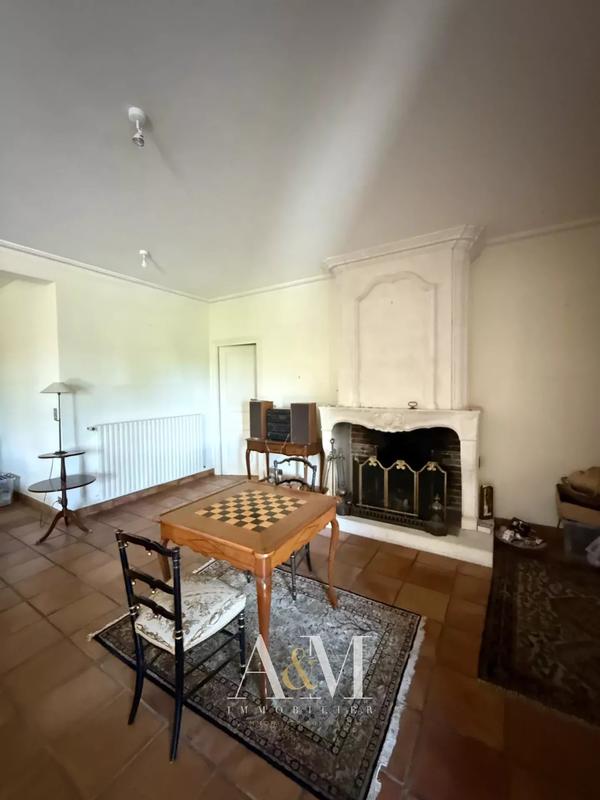 Propriété - 275 m² - 7 pièces