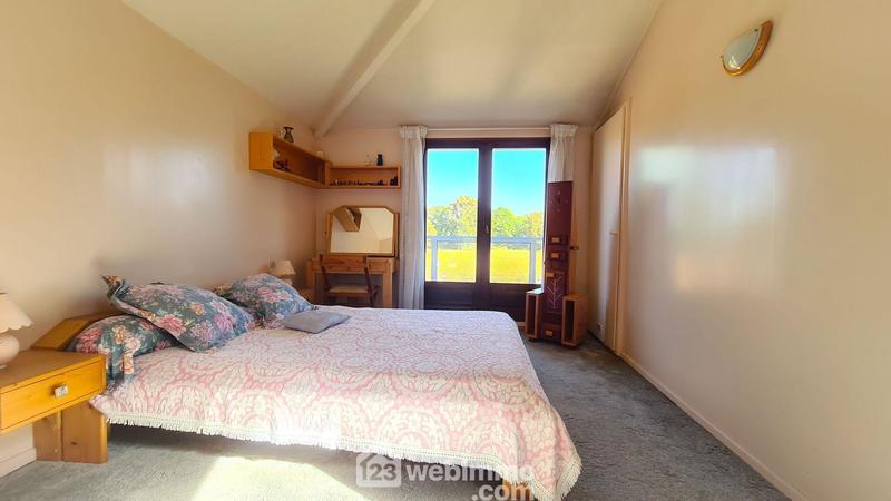 Maison - 370 m² - 12 pièces