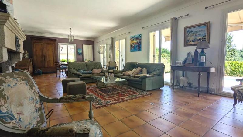 Demeure - 236 m² - 8 pièces