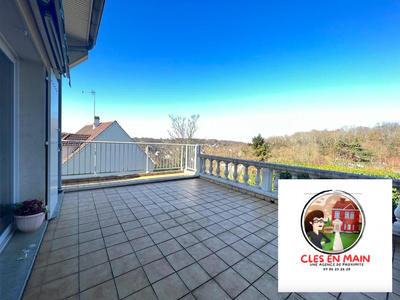 Maison traditionnelle - 152 m² - 7 pièces