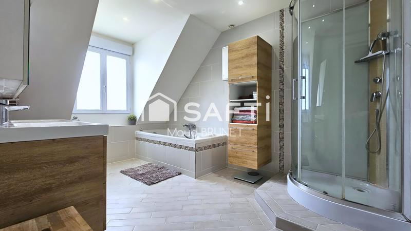 Maison - 265 m² - 8 pièces