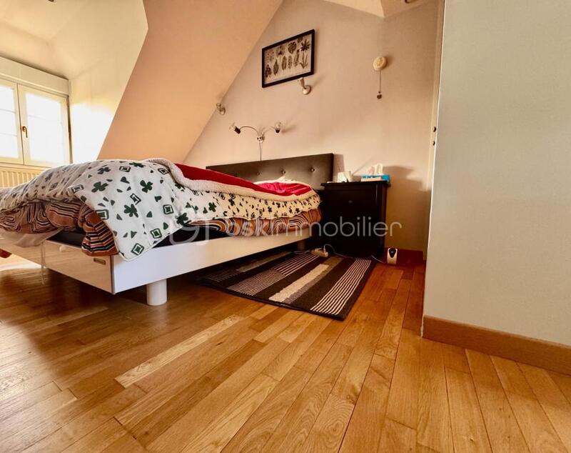 Demeure - 195 m² - 9 pièces