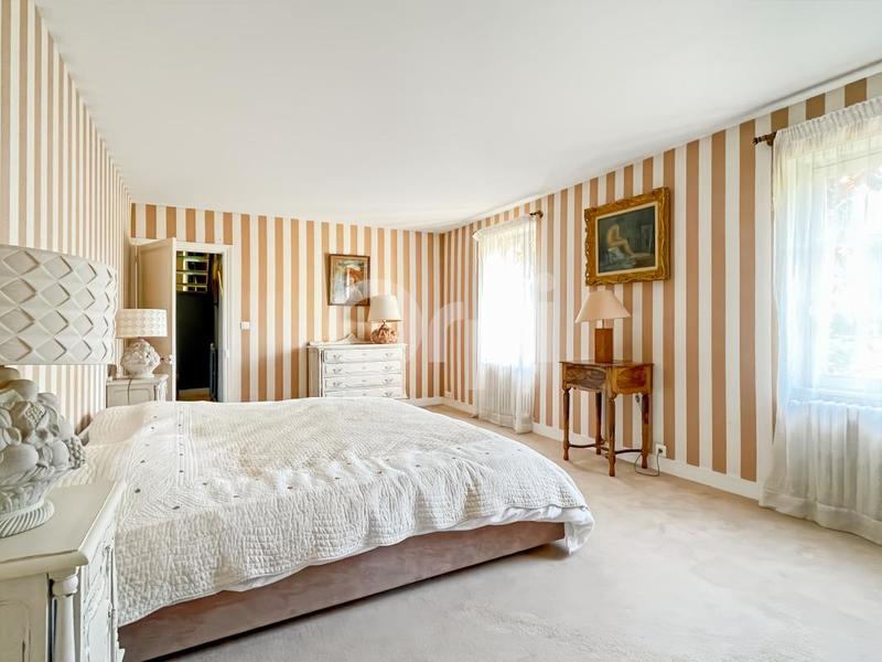 Propriété - 503 m² - 10 pièces