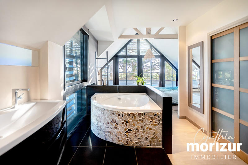 Maison - 251 m² - 7 pièces