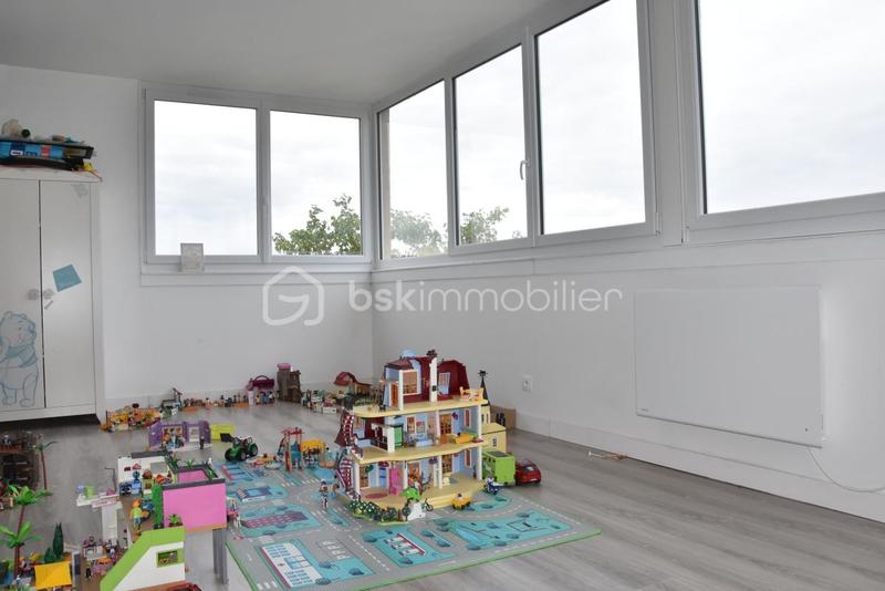 Demeure - 225 m² - 8 pièces