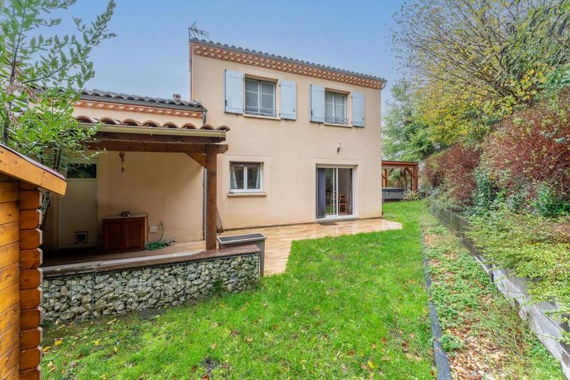 Maison - 96 m² - 5 pièces