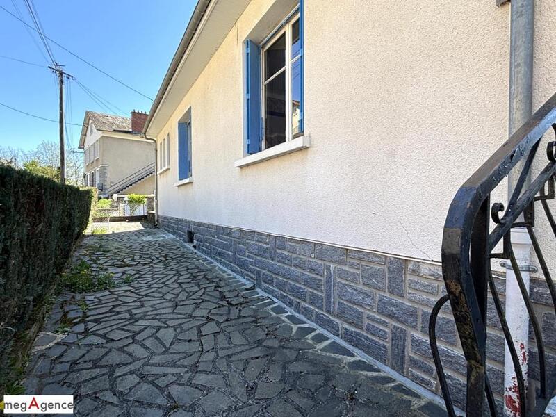 Maison traditionnelle - 165 m² - 9 pièces