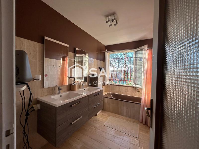 Maison - 168 m² - 7 pièces