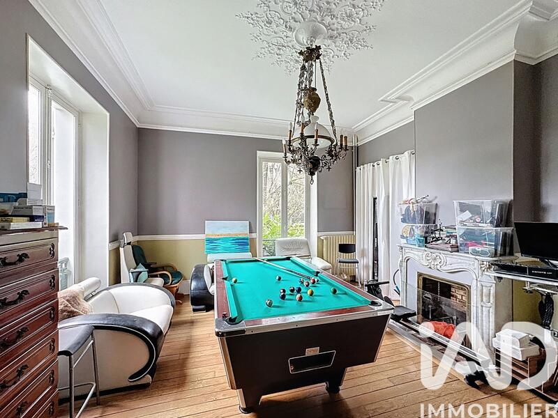 Maison - 262 m² - 7 pièces