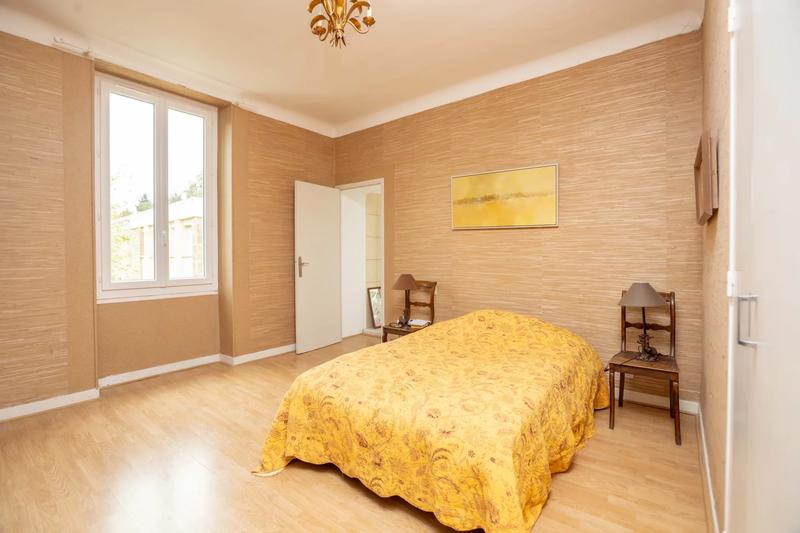 Propriété - 307 m² - 9 pièces
