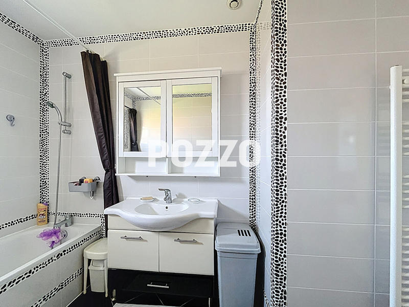 Maison - 95 m² - 5 pièces