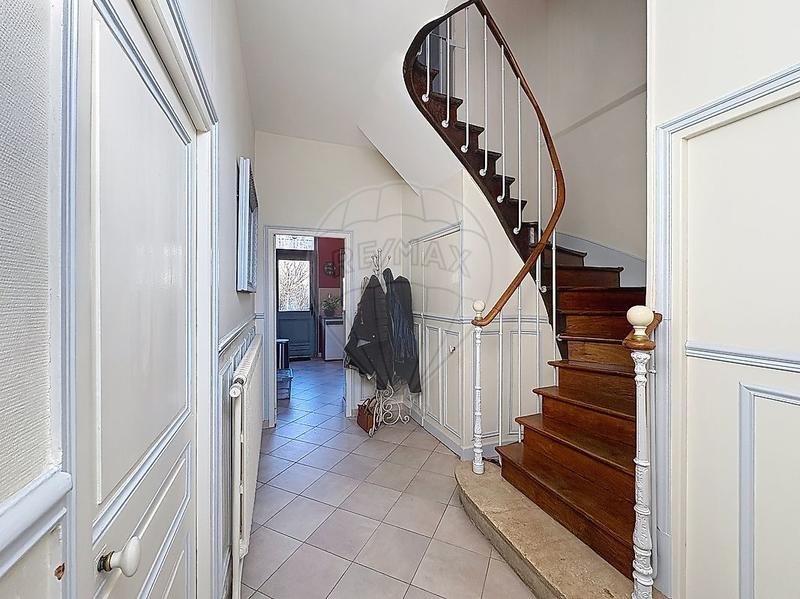 Maison - 182 m² - 7 pièces