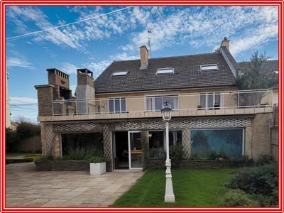 Maison - 220 m² - 7 pièces