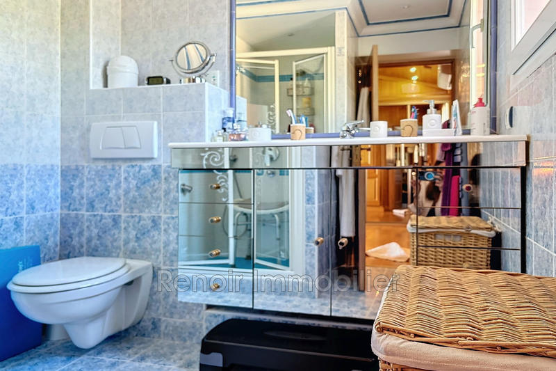 Maison - 240 m² - 8 pièces