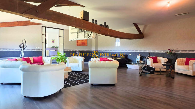 Maison - 700 m² - 9 pièces