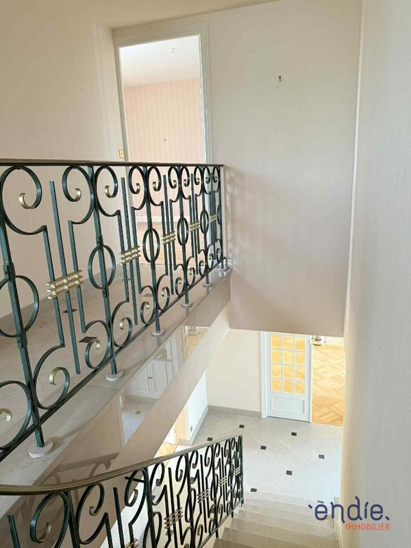 Maison - 273 m² - 6 pièces