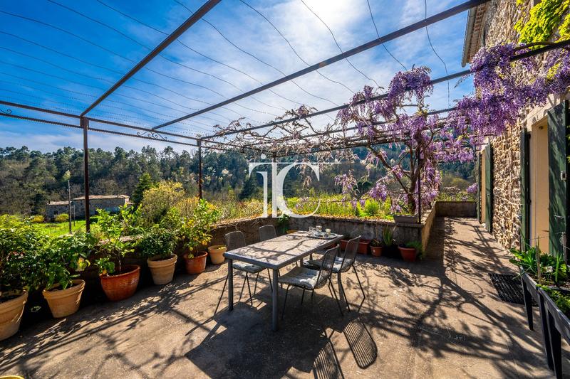 Maison - 302 m² - 8 pièces