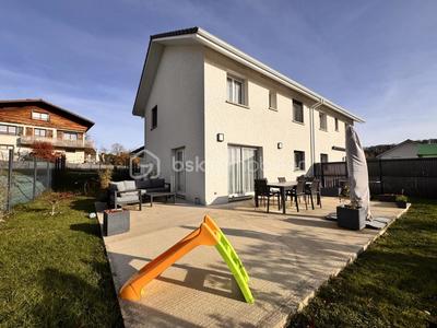 Maison - 90 m² - 5 pièces