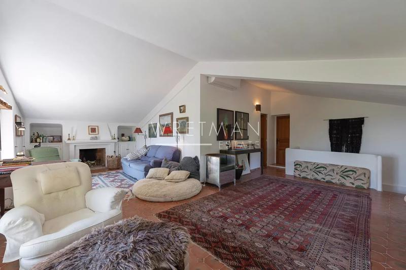 Propriété - 305 m² - 10 pièces