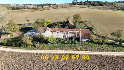 Maison - 168 m² - 9 pièces