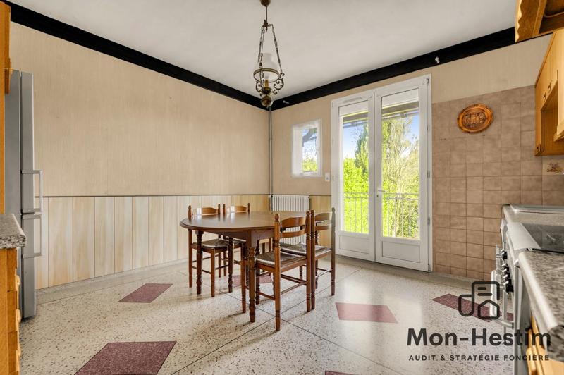 Propriété - 263 m² - 11 pièces